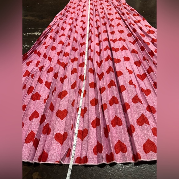 Holiday Pink Pleated Skirt with Red Heart Design Size Med Festive Girly Quirky - Picture 4 of 7